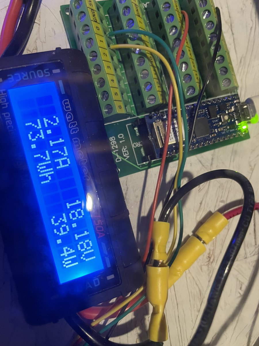 GenesGrnMachine's tweet photo. Rainy day so put some watts into batteries - phone will be charged for a week! https://t.co/l7hzaMRM1z