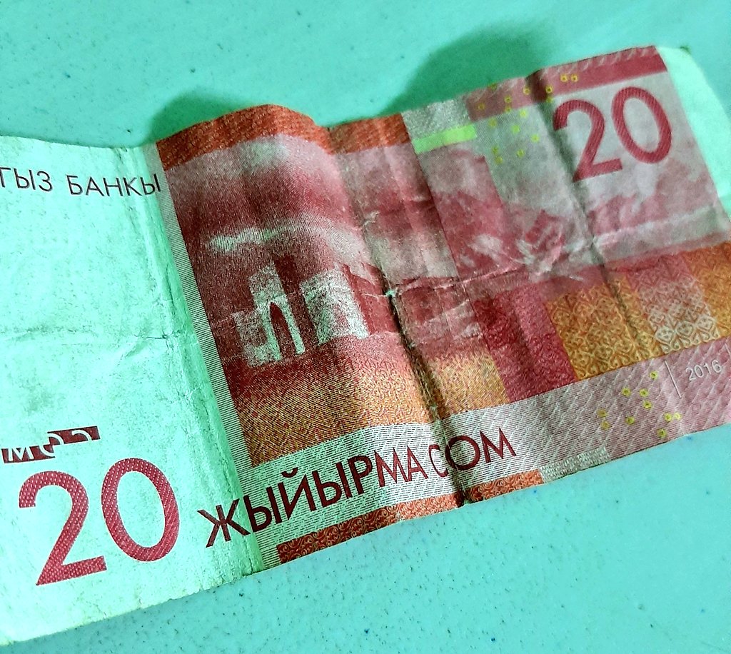 MuhammadBadsha's tweet photo. Interesting money from a country locked away in Central Asia, Kyrgyzstan- 90% Muslim.

Back features Tash Rabat, a well-preserved 15th-century caravanserai.

It is a relic of the fabulous Silk Road which shaped commerce, politics, culture and religion over 6400 kilometers. https://t.co/9k4T2yuEgf