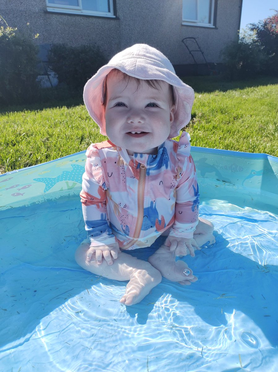 Fiona_MacG's tweet photo. Sunny days have been very hard to come by this year so we made the most of it today! 😍🌞 https://t.co/fgzfcFRw8l