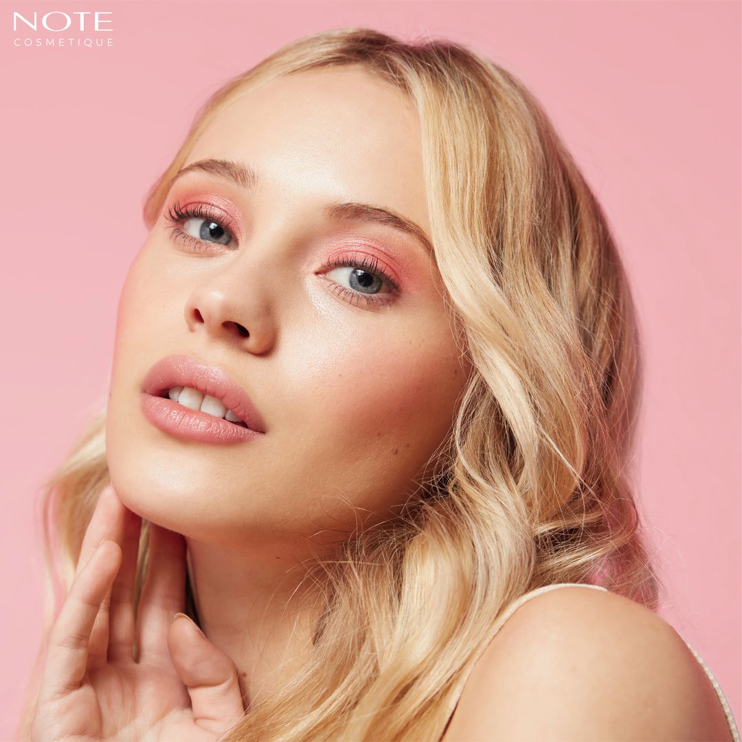 notevenezuela's tweet photo. ⭐ Que un look natural con un toque rosa sea el complemento perfecto de tu mirada hoy y siempre. ⭐
#notecosmetique #makeup #maquillaje #Venezuela https://t.co/PE4SMRC37U