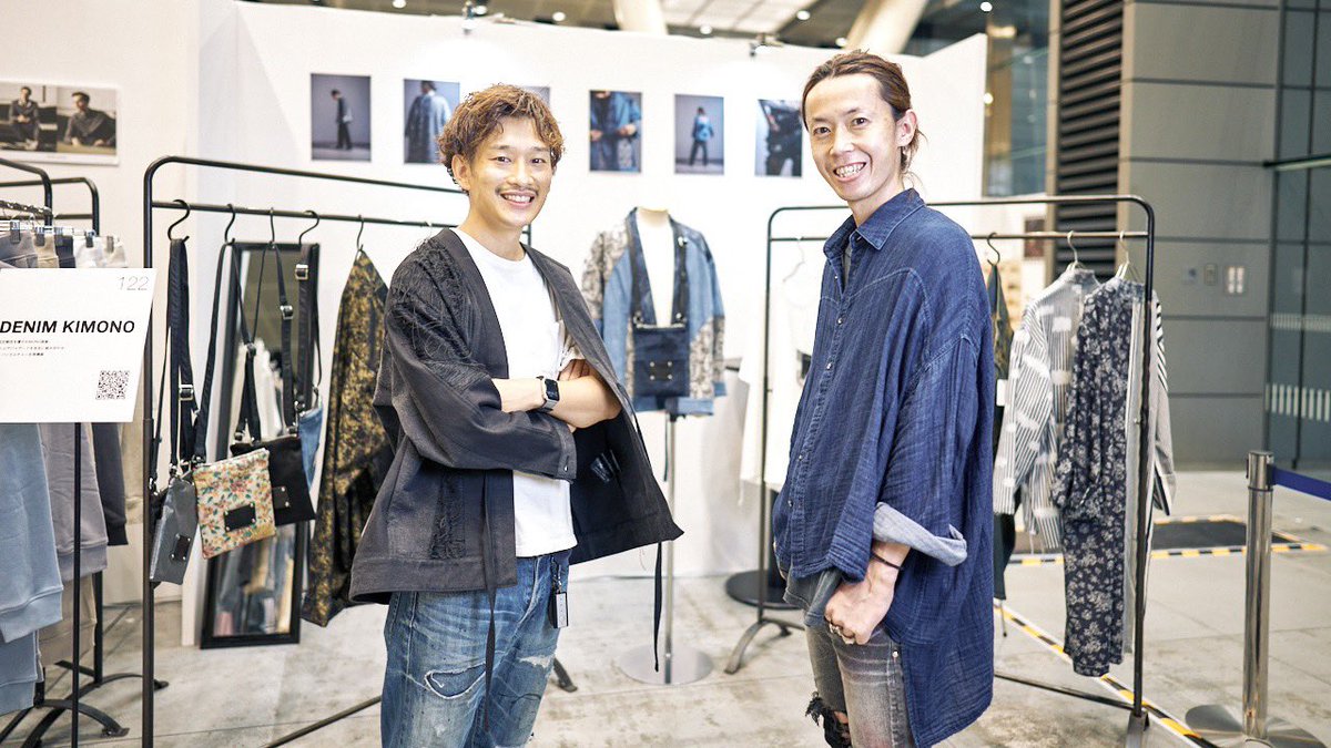 1986ymruhana's tweet photo. #PRMAG の取材風景📸
#PROJECTTOKYO in国際フォーラム
にてDENIM KIMONOコレクションを
開催中(明日8/31まで!)の青木被服さん @aokihifukustore 。
多くの人がわかる「デニム」の訴求👖やコラボ商品🎨のことも。
専務取締役 青木俊樹さんにお話いただきました。
記事は9月掲載予定、お楽しみに✨ https://t.co/xFzeJNiRuS