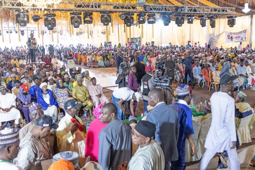 atiku's tweet photo. I am excited to meet with various volunteer groups in Kano just now. I’m very impressed with their zeal. As ONE, we shall get it done. -AA #AtikuInKano https://t.co/evQMNWfVe4
