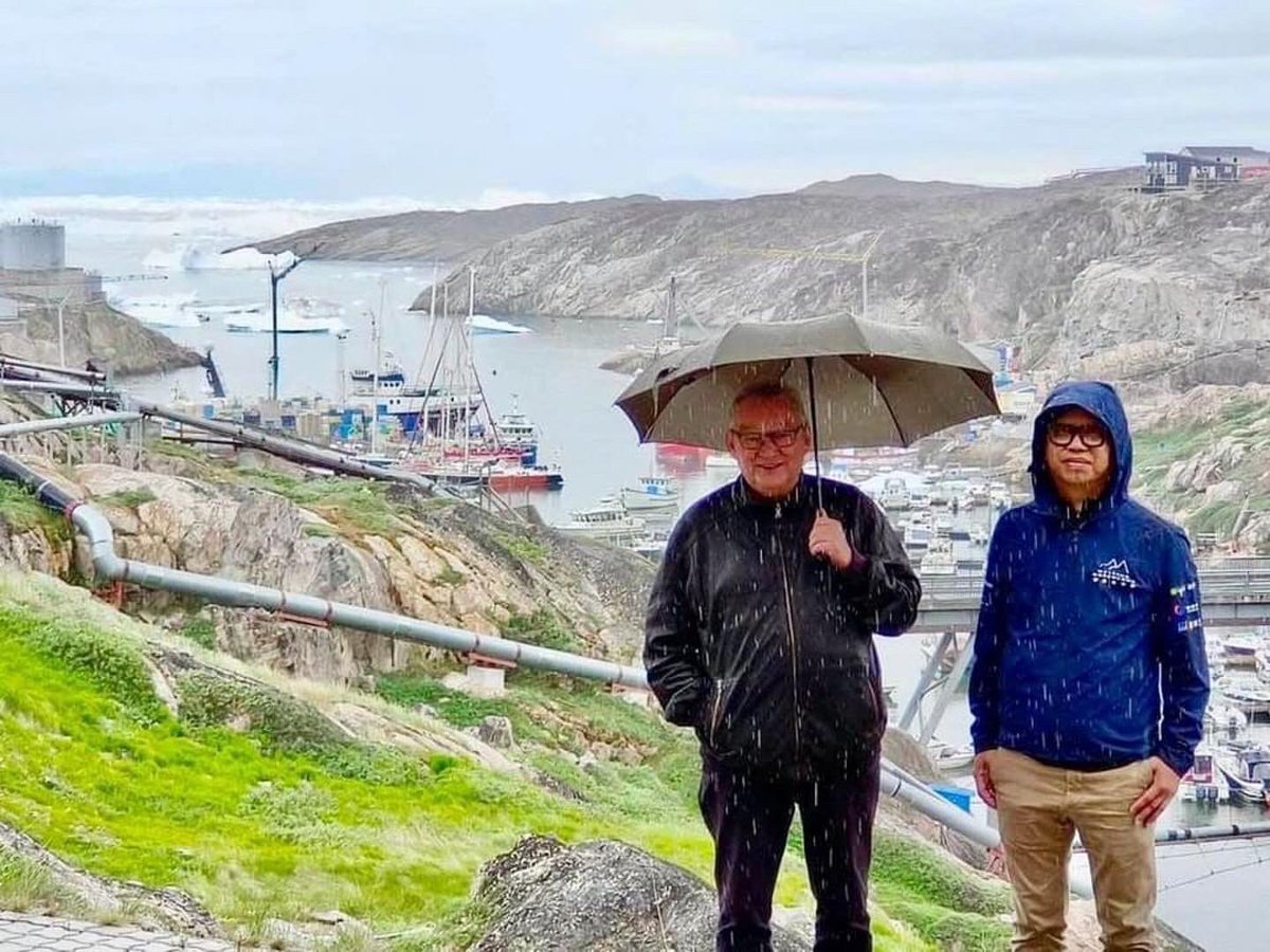 Oright_SA's tweet photo. “In Greenland, climate change is everywhere. Everywhere you look, on the streets, or outside your window, climate change is there. It’s extremely rare to have so much rainfall for so many days.” Glaciers are shrinking and disappearing…

#greenland #southafrica #savetheplanet https://t.co/cBk9xkgZje