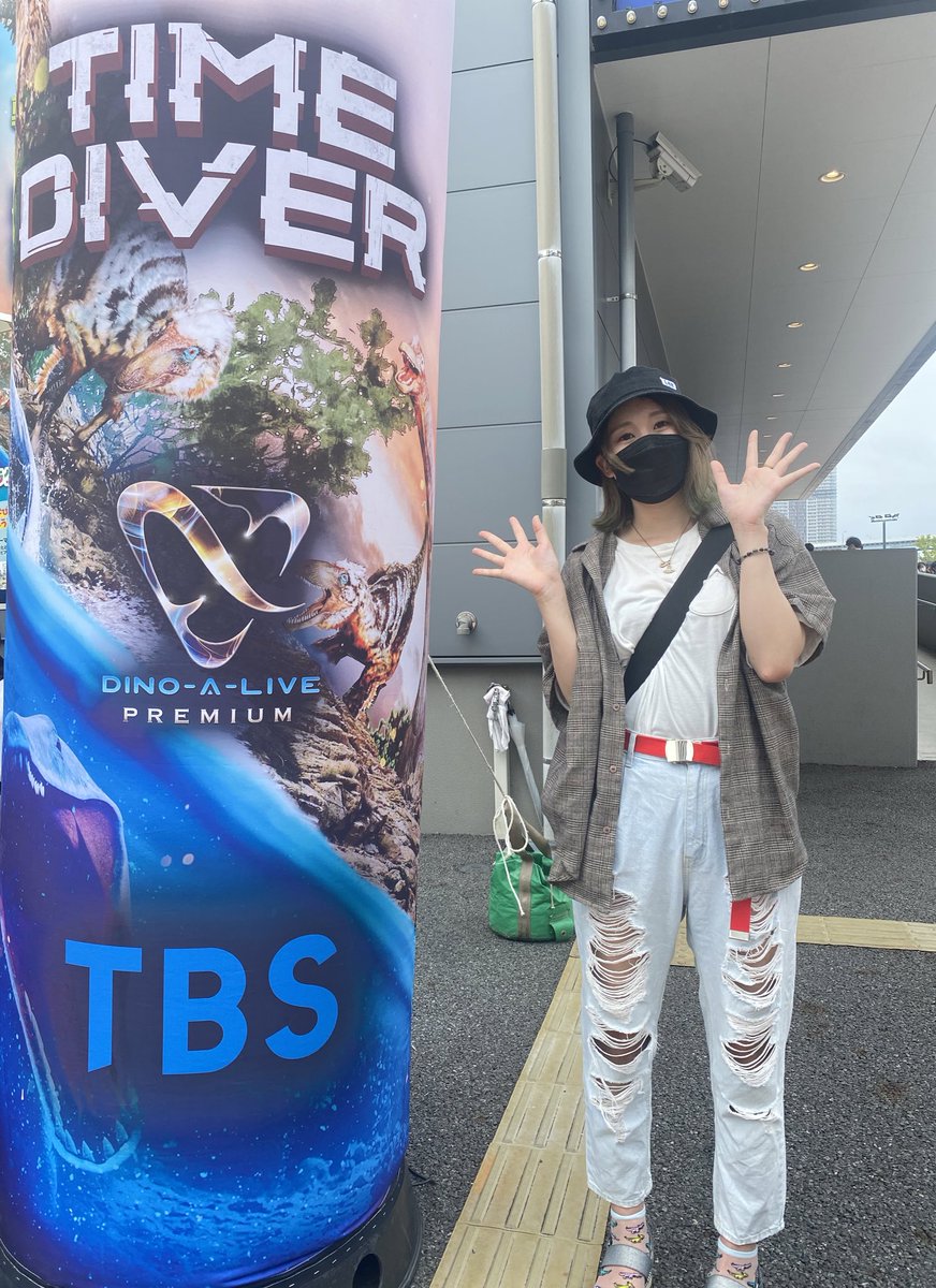 shikishige's tweet photo. 先日、恐竜さんたちを観てきました😳
迫力満点で凄かった…✨
恐竜Tシャツと恐竜靴下身につけて気合い満々で( •̀∀︎•́ )✧︎
#TIMEDIVER https://t.co/aMJtvRJxNk