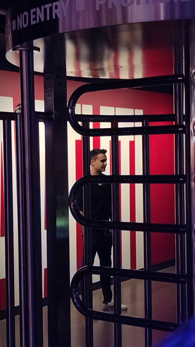 atletiuniverse's tweet photo. Sergio Reguilón has arrived! 🇪🇸🔴⚪️

[📸 @Objetivoatleti] https://t.co/J3pv3inRVA