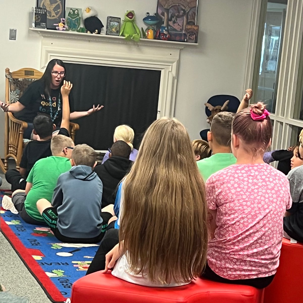 ArrowwoodEagles's tweet photo. The library is open for the 🦅. Mrs Kaiser is sharing her love of books with Mr Middlin’s fifth graders. #stcsitswhatwedo #arrowwoodeagles https://t.co/SYcvZJSfSn