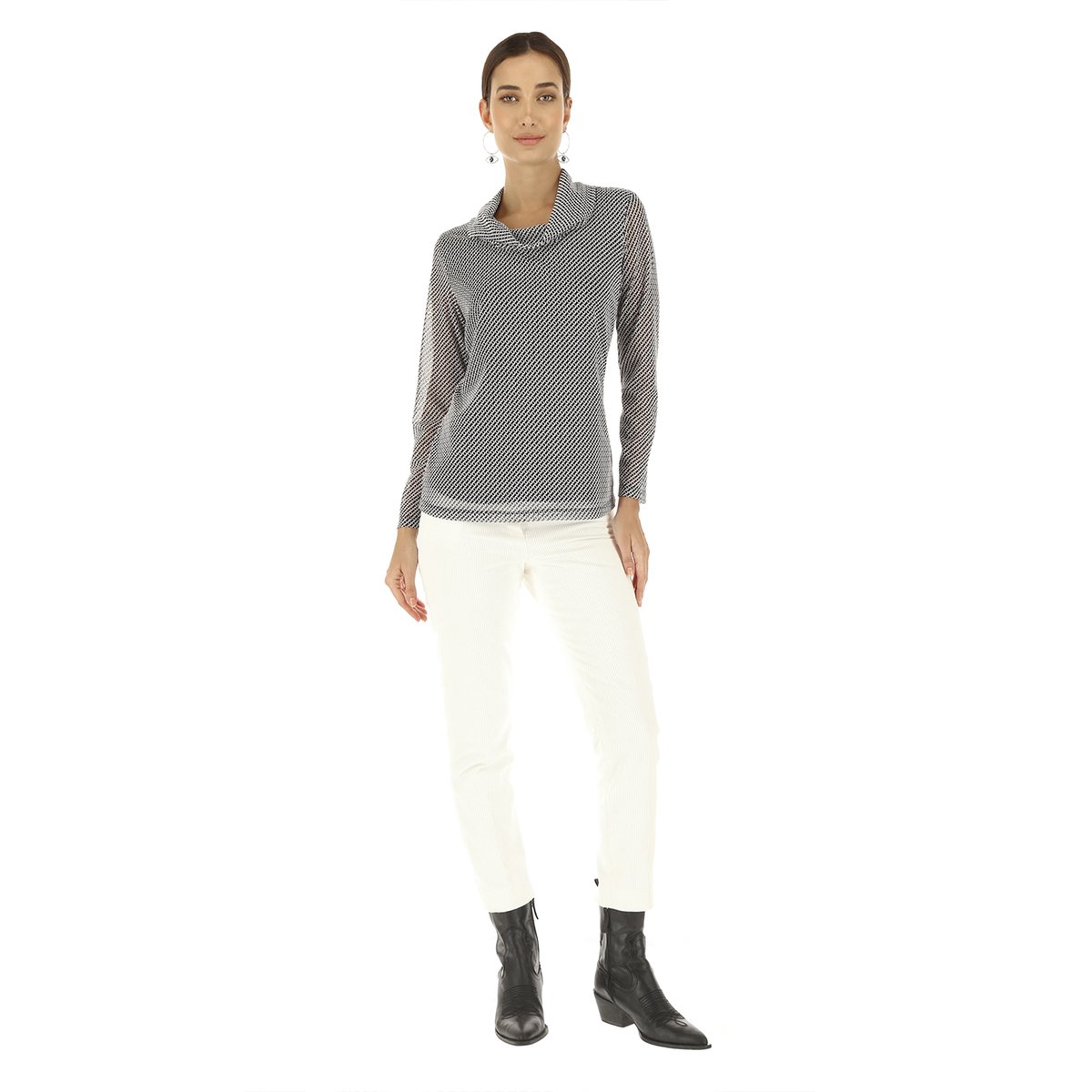 AlexisModa's tweet photo. Blusa con textura y transparencia, un item imperdible para esta temporada! #SoyAlexis #MujerAlexis #LookAlexis #avancesOtoño2022 #Blusas #DiseñoMexicano #Estilo #Moda #AlexisColletion https://t.co/SXcL7eg5ai