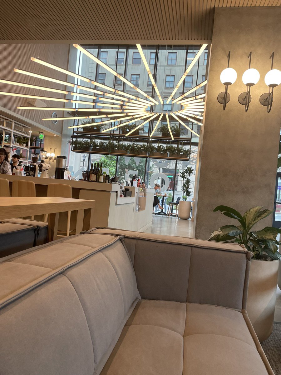 Edda has entered the fancy toast scene. 🤩