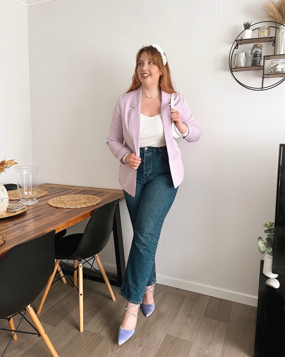 Dorothy_Perkins's tweet photo. The power blazer meets this season’s hottest colour 💜

https://t.co/zlxSnHKPIu 🛍 ✨

📸 emmyrosam

#DPLoves #dorothyperkins #influencerstyle #OOTD #lilacblazer #softtailoring #blazeroutfit #lilacheels https://t.co/ycc1KEdCcV