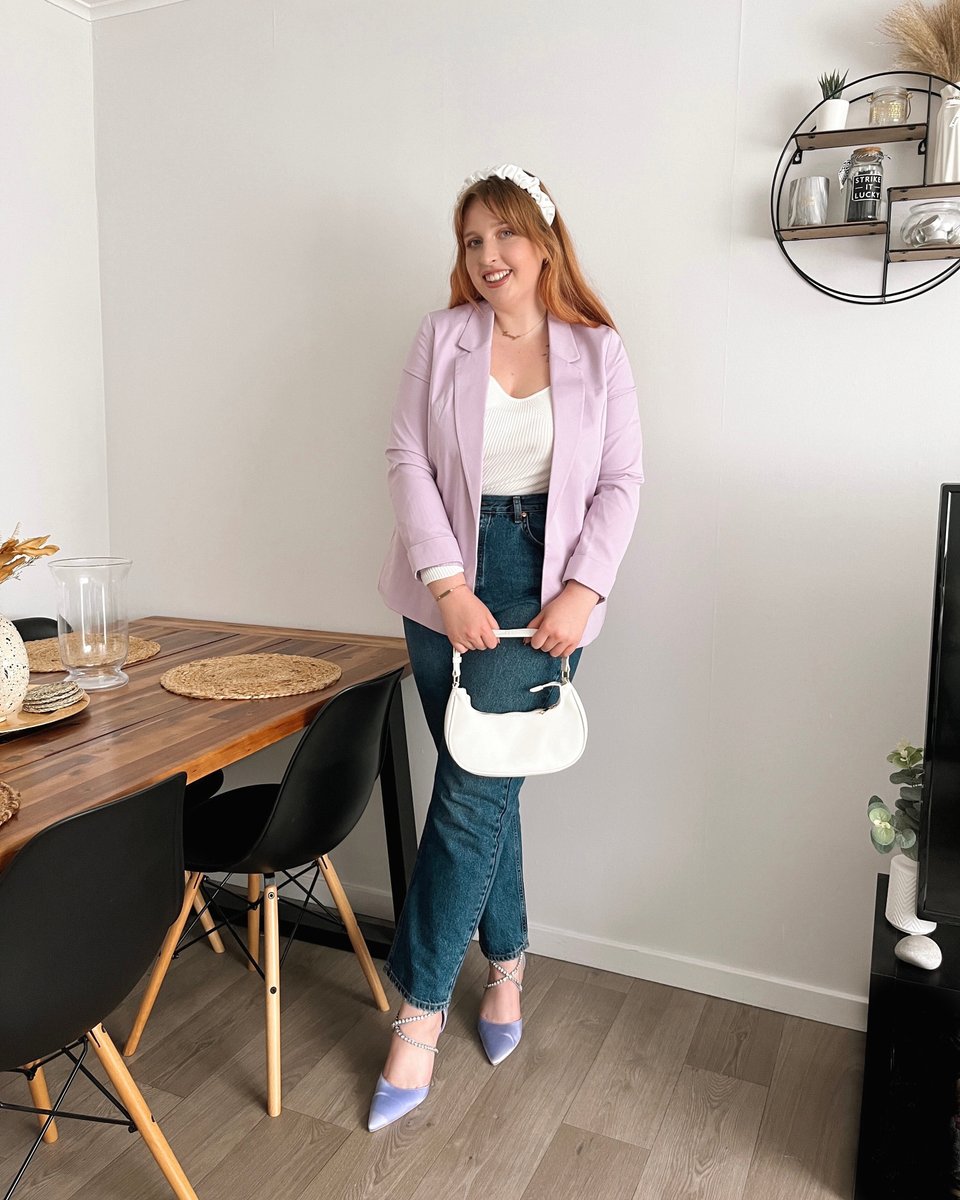 Dorothy_Perkins's tweet photo. The power blazer meets this season’s hottest colour 💜

https://t.co/zlxSnHKPIu 🛍 ✨

📸 emmyrosam

#DPLoves #dorothyperkins #influencerstyle #OOTD #lilacblazer #softtailoring #blazeroutfit #lilacheels https://t.co/ycc1KEdCcV
