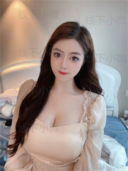 RockAndrew12's tweet photo. You just have to be happy. If you are, everything else will fall into place. 
👄👄
#江门 https://t.co/fYppCYGm3y