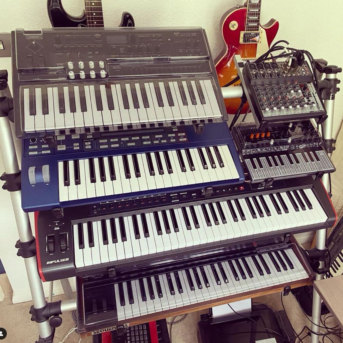 Decksaver's tweet photo. Sweet synth-stack from our good customer @petersteer13 from @tingunofficial.

Peter definitely likes to feel better-safe-than-sorry, as he bought his Decksaver before his Microfreak was delivered. A1 planning there 🤓

#decksaver #synths #synthstack #synths #arturia #microfreak https://t.co/cIwwHtnS1S