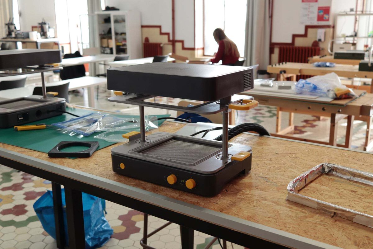 TeamMayku's tweet photo. How do you use the #FormBox in the classroom? 💡Check out @flowalistik's Plastic Smoothie project at Universidad Nebrija’s Design Club in Madrid. 🛠️ https://t.co/SEGBMPRuaQ https://t.co/CJMHuwGIOb