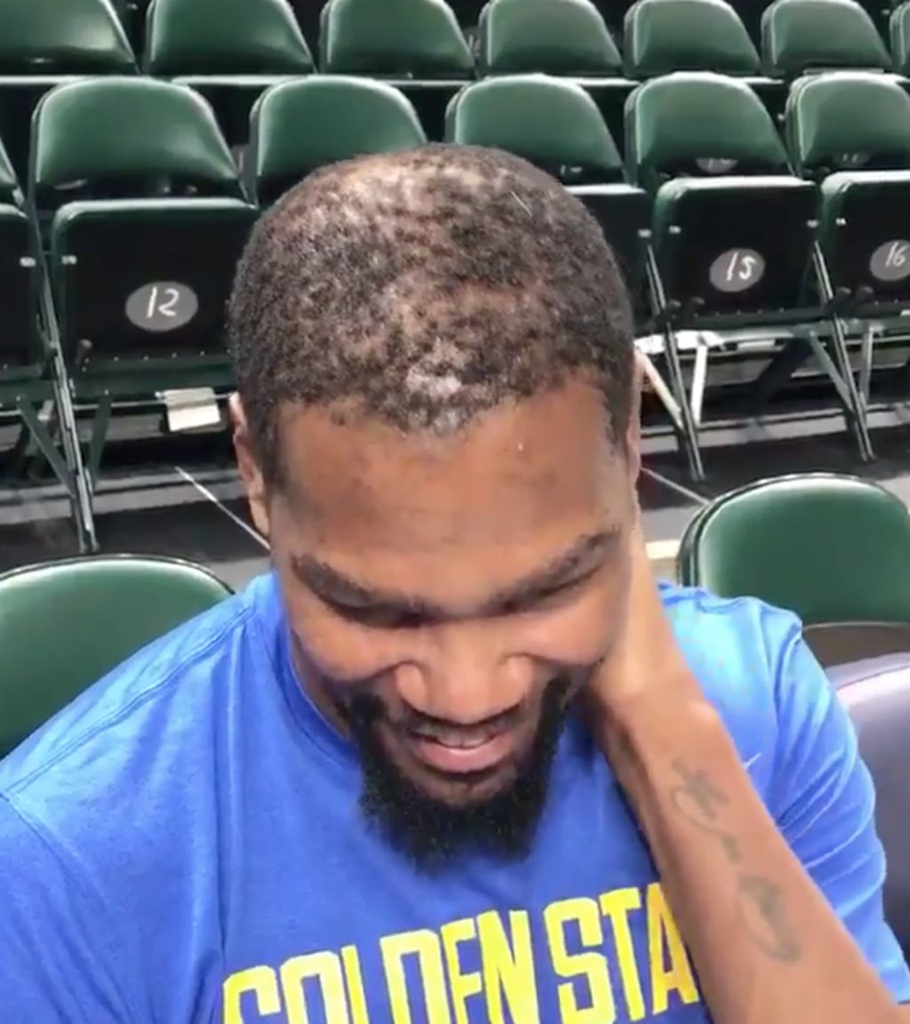 JrvsSzn's tweet photo. @matt_tomk0 why the grass look like kds head https://t.co/2a1rLLRdyU