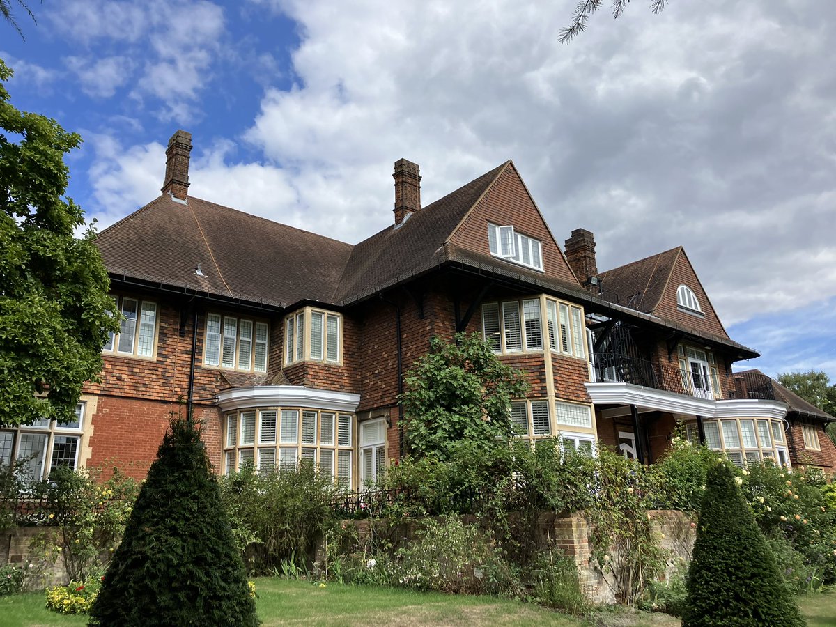skambalu's tweet photo. A special start to the new academic year. Thank you, Marymount, for inviting us to be part of your staff retreat. A privilege to share Catholic Social Teaching, including Fratelli Tutti, with you. Lovely to be joined by @BethFriery and @nicmarbla! #TheCPDTeam https://t.co/081mSAntWZ