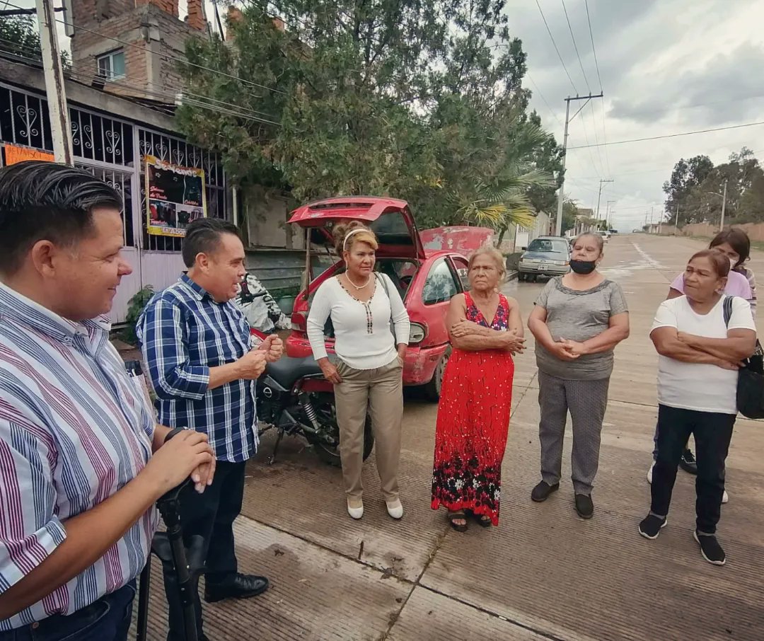 accionxdgo's tweet photo. Visita en compañía de mis Amigos @GabinoVarelaMu2 y @Hessiel_, al Subcomite de 📍 La López Portillo, 
Un gusto platicar con la Gente. 
Terminando al 💯 #PorLaGente https://t.co/qMlYtlJJCA