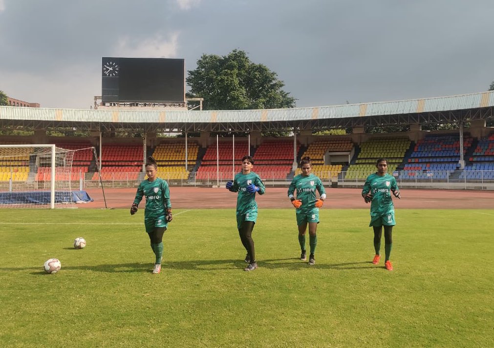 IndianFootball's tweet photo. Our #BlueTigresses 🐯 are working hard 💯 in their first training session in Pune 💪🏼
#SAFFWC🏆 #BackTheBlue 💙 #ShePower 👧 #IndianFootball ⚽ https://t.co/HzK6Z0ND7X