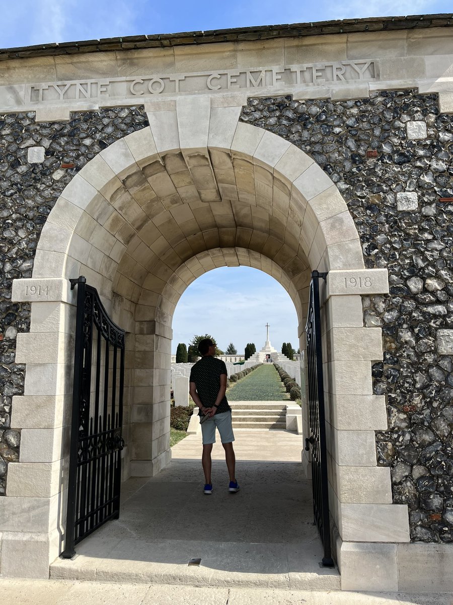 katiem8y's tweet photo. Remembering & showing respect to the thousands that lost their lives for us. #McLeanMen #flandersfields #belgiumπ§πͺ #60thmysterytour https://t.co/hQYesQ2SV7