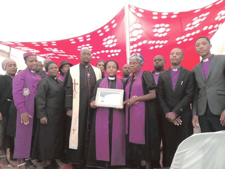 ethekwinitimes's tweet photo. Uphosele inselelo ababizelwe ekuholeni umsebenzi kaNkulunkulu besabancane ngokweminyaka

Full story here https://t.co/EQ9ugVvQit

#ethekwinitimes #tabloidnewspapers #communitynews https://t.co/OQis9LG21O