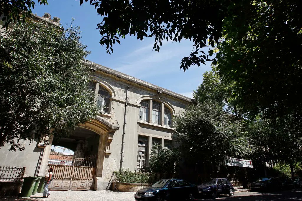 chaconbilbao's tweet photo. Lisboa rinde un gran tributo a LOBO ANTUNES, que donó su biblioteca con más de 20.000 libros a la ciudad. Se inaugurará aquí, en Benfica, por supuesto https://t.co/y9avw1VAbn