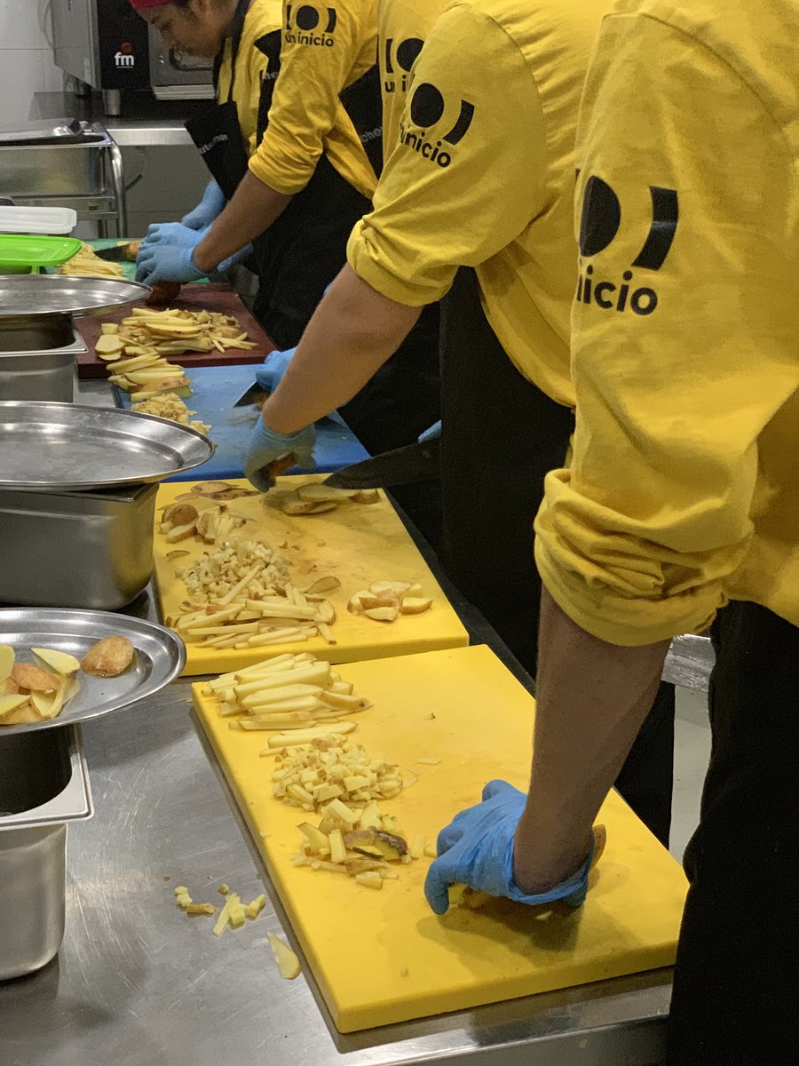 UNINICIO's tweet photo. Dentro de nuestras formaciones nos dedicamos a trabajar cada plato para conseguir una presentación única, aportándole un valor añadido. https://t.co/FjPJz1NmWJ
