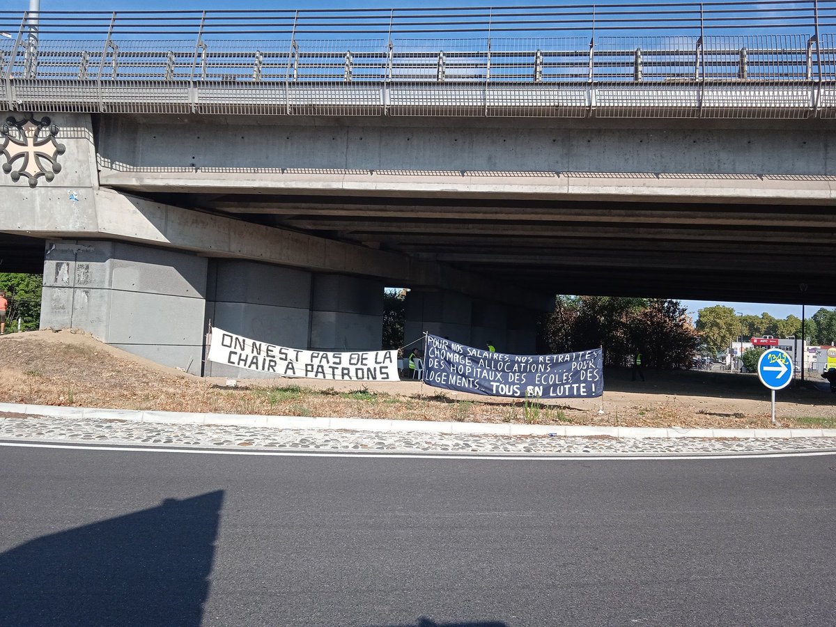 GJinterRdPtOcc's tweet photo. Assemblée de Toulouse Sesquières,27 Août 2022.
Prochaines actions visibilité sur les Rond-Points de notre choix le samedi 3 septembre.#GiletsJaunes
«L’abondance c’est fini !!!»dixit Macron
Prochaine action visibilité collective le 10 septembre contre toutes les augmentations qui https://t.co/i5F7AAxsQS