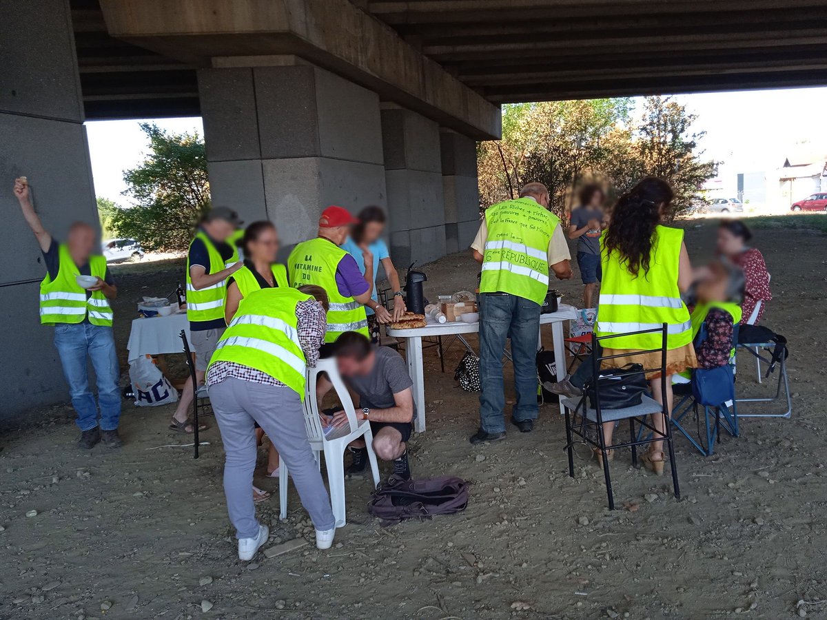 GJinterRdPtOcc's tweet photo. Assemblée de Toulouse Sesquières,27 Août 2022.
Prochaines actions visibilité sur les Rond-Points de notre choix le samedi 3 septembre.#GiletsJaunes
«L’abondance c’est fini !!!»dixit Macron
Prochaine action visibilité collective le 10 septembre contre toutes les augmentations qui https://t.co/i5F7AAxsQS