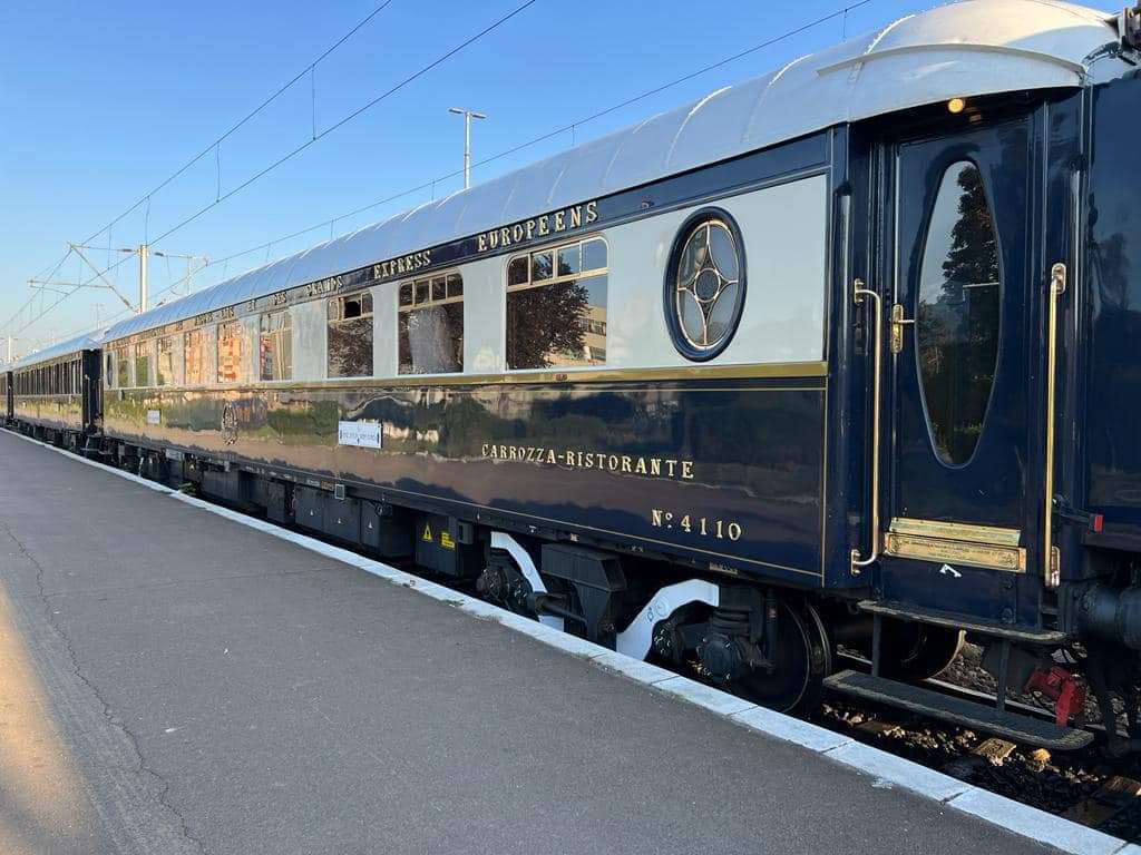 Travel_2Romania's tweet photo. Trenul Orient Express, #Brasov, luni 29.08.2022
#orientexpres #DiscoverRomania
Foto: Alex Huszár https://t.co/9jpduvXlPG
