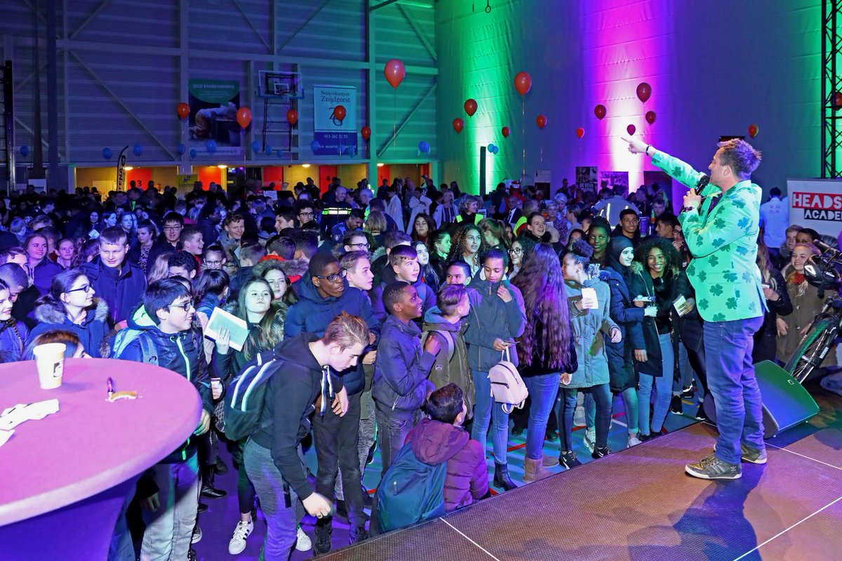 De scholen zijn weer begonnen en we gaan ons eindelijk weer opmaken voor een #Beroepenfeest! Kom ook jouw toekomstige werknemer vertellen over jouw vak op <a href="/DelftOnStage/">Delft On Stage</a>. Aanmelden kan via delftonstage.nl/aanmelden