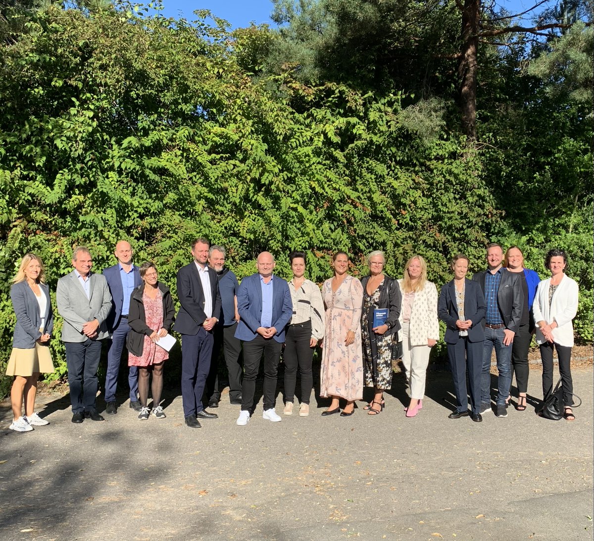 PSYKIATRI: Tak til folketingets sundhedsudvalg for stor spørgelyst, da vi sammen med <a href="/BedrePsykiatri/">Bedre Psykiatri</a> i dag inviterede på studietur i <a href="/RegionH/">Region Hovedstaden</a>'s Psykiatri.
Danmark har brug for en stærk samlet 10-årsplan for psykiatrien💪 #sundpol #dkpol #psykatri