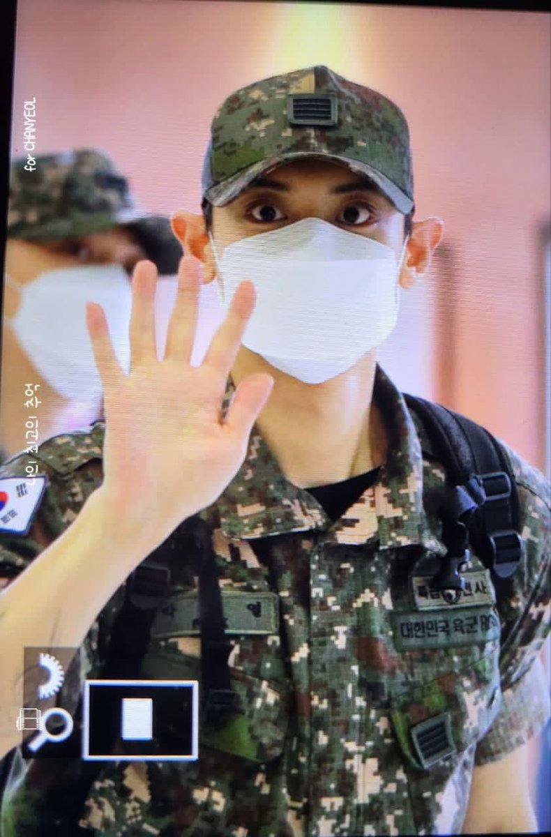 SyknZ3's tweet photo. Welcome back ☺️🥰 our Channie/Yeollie 😘😘 wish you always be smoothly in your career or your life 💖. I will always support your decision 😉😌 https://t.co/l6R2ewm36x