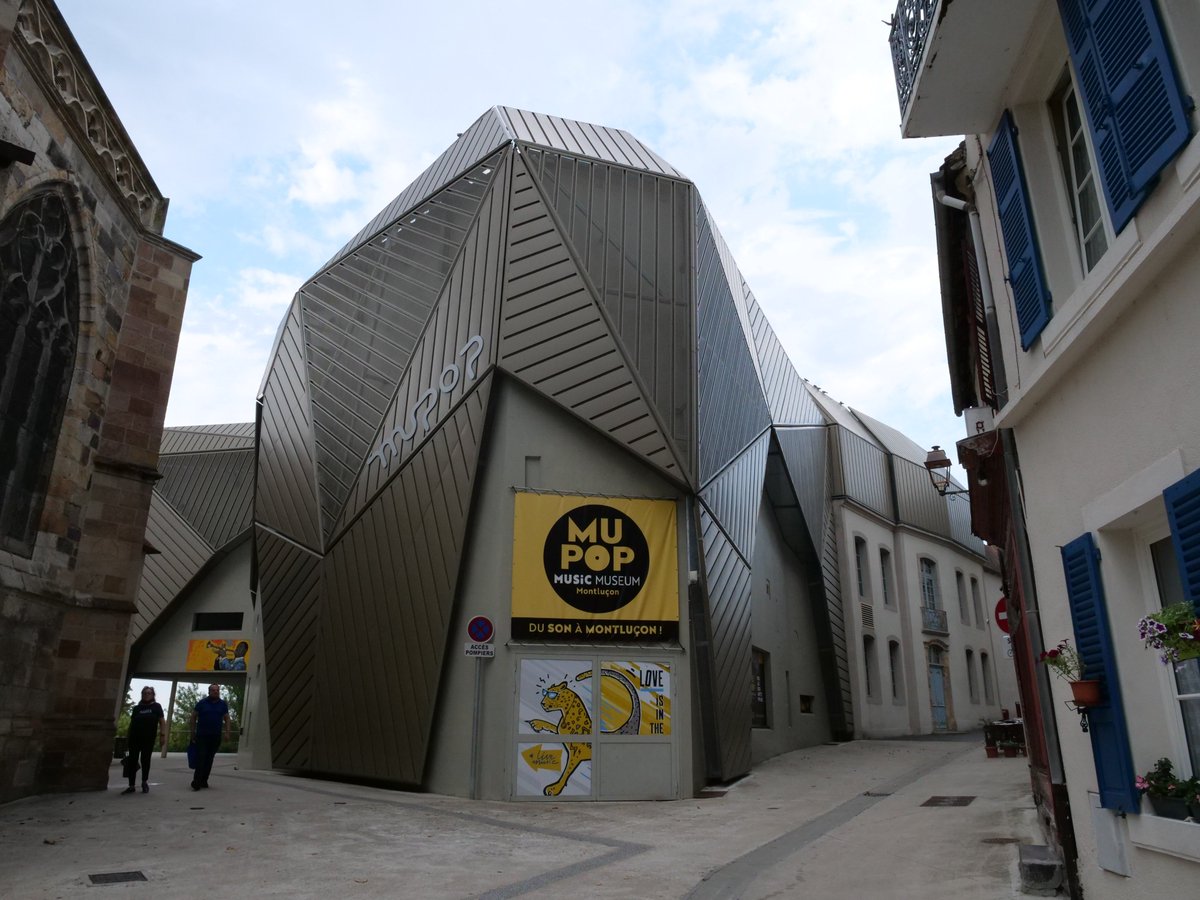 clermont2028's tweet photo. 🎶Le #MUPOP à @MontluconOff !
🎸Un musée unique en France, un musée qui s'écoute ! L'exposition "Les Paul : le son du #rock à 20 ans" est à découvrir jusqu'au 31/12/22 !
Merci à M. Jouhanin et C. Augendre pour leur accueil chaleureux ! @Allierdpt
➡️https://t.co/j9g2GzSihz https://t.co/CbBGvrhmMP