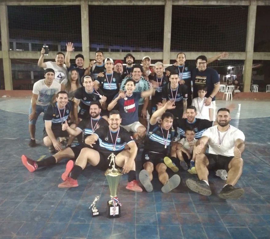 010Napoli's tweet photo. ยกSALUD BICAMPEรN 2022! ๐ฅ
Los #Marsupiales010 coronaron campeรณn del #exacnnu, tras ganar un partido de alto voltaje ๐ #PachoyMario, en la Categorรญa Ejecutivo ๐.
๐ Por lo que nuestro crack, #IvanFragueda ya suma su 3er tรญtulo de campeรณn en el Exa Naciones: https://t.co/G3a9iQ3aF8