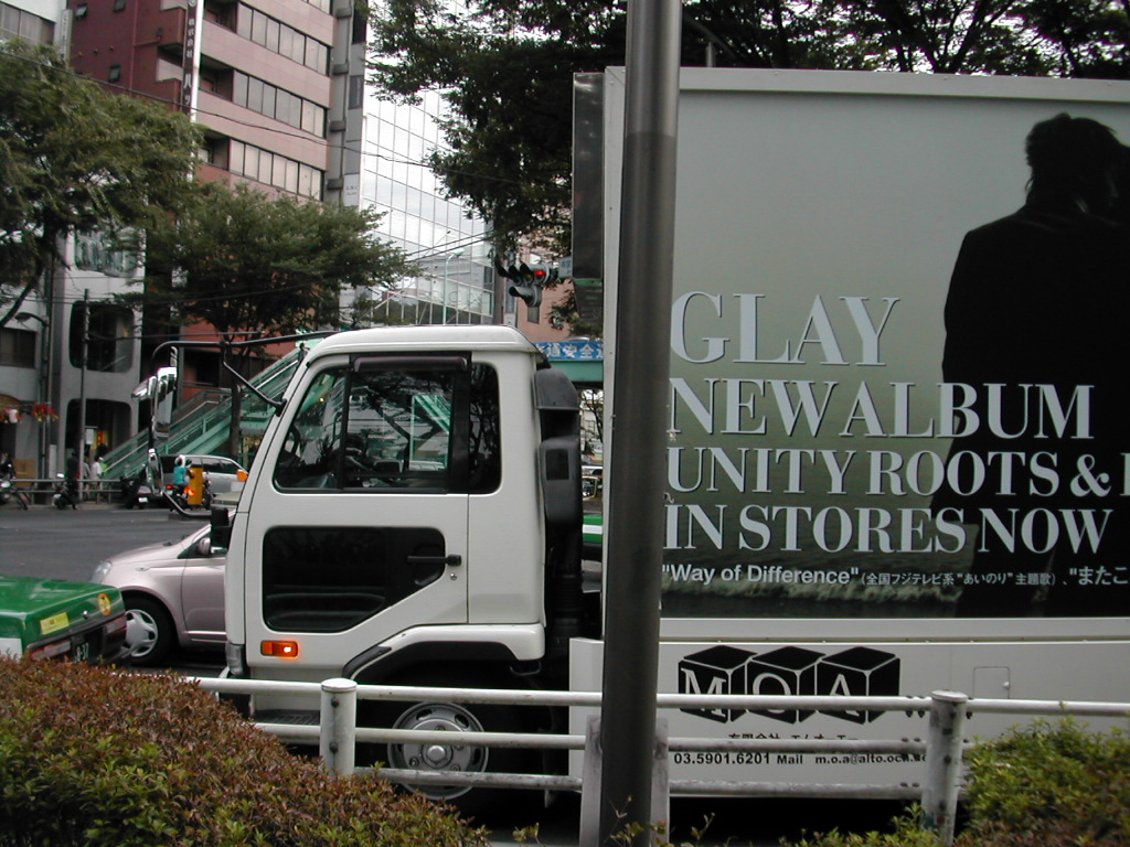 rirataku's tweet photo. おお~!GLAYのツアトラだー!ライブ楽しみだー! #実は2002年 #GLAY #UNITYROOTS @TE_RUR_ET @HISASHI_ @glay_official https://t.co/lRUA7zx0KB
