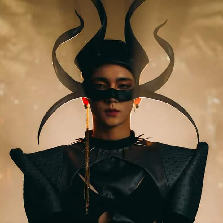 shawbabyz's tweet photo. Que o Kibum é um dos maiores artistas solo isso não é segredo para ninguém, ele trás a pegada do Kpop raíz mas com uma classe e diferentes sonoridades sem igual! Além de participar de todo o processo criativo, é simplesmente uma obra prima! Eu posso morrer agora e
#KEY_GASOLINE https://t.co/fqtkTpiCoV