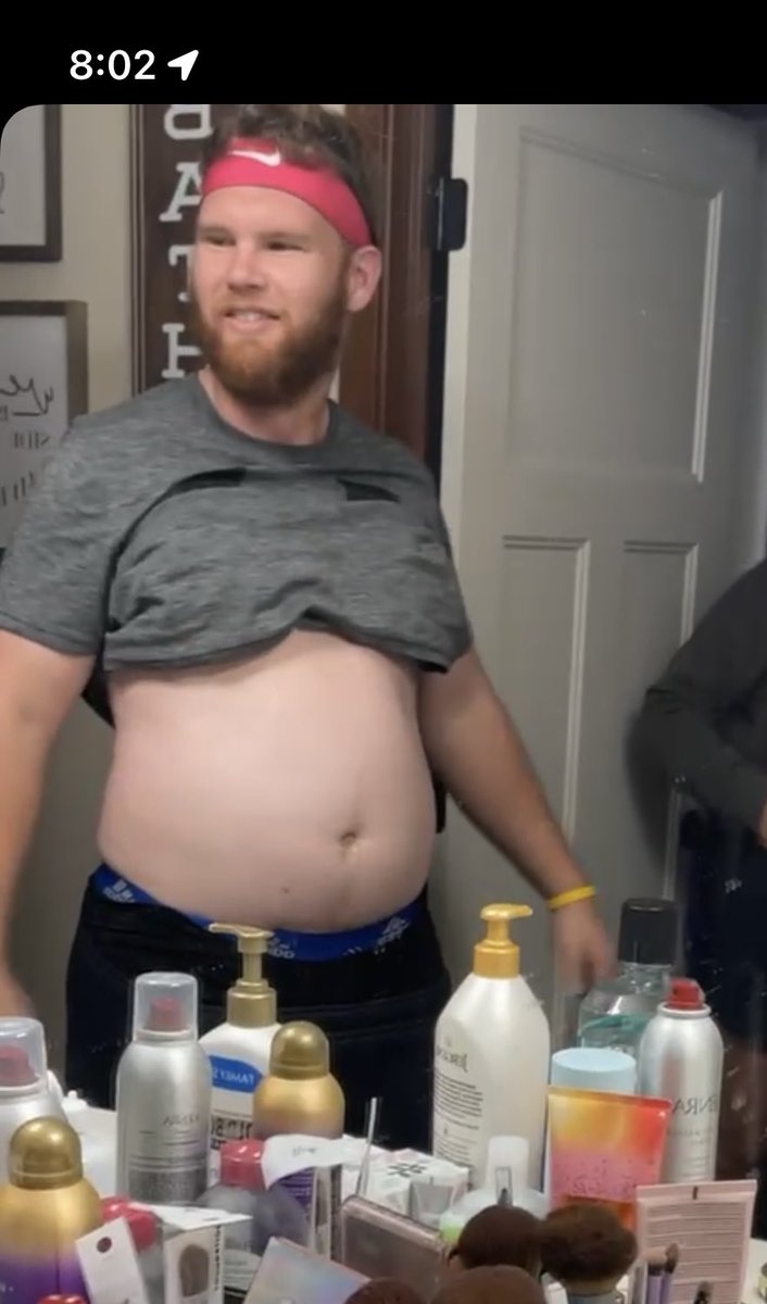 DrewTwoods's tweet photo. Is Transformation Tuesday still a thing? Hard work pays off. What 6 months can do for ya. Down a grand total of 60lbs https://t.co/XHfnQdUIY2