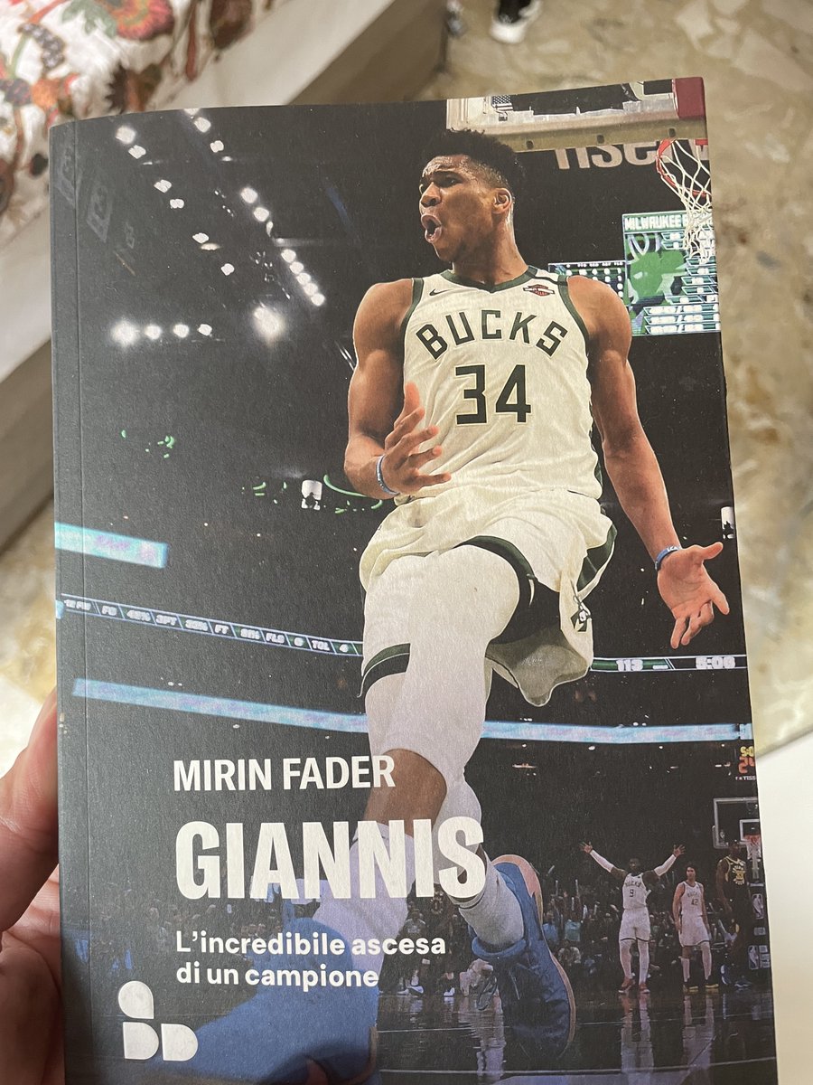 simonesandri's tweet photo. Finalmente arrivato anche in Italia un libro davvero straordinario (peraltro tradotto da una coppia di tutto rispetto come quella formata dal direttore Bevacqua e dal buon Scibetta) @add_editore https://t.co/uGznza54Fz