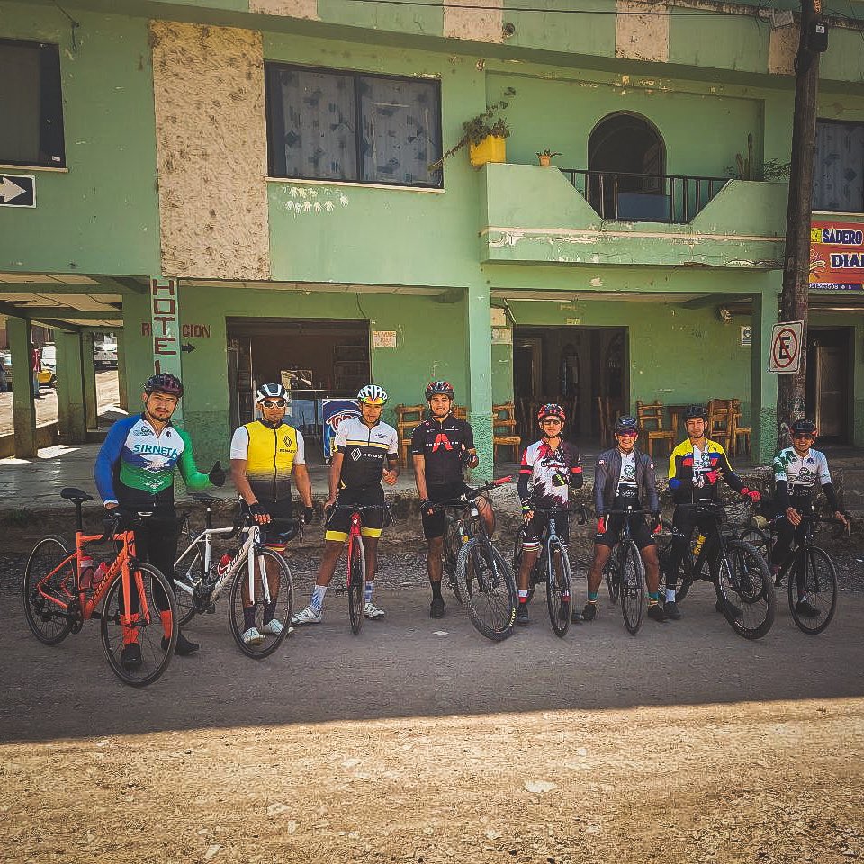 nacalderon1's tweet photo. Nos fuimos 200km +3800 vía intramuscular💉🤣gozando y disfrutando con bicharracos

Jornada 9 horitas #Loja - #Catamayo - #Gonzanamá - #Quilanga - #Cariamanga -Gonzanamá -Catamayo 🏁🐗🇪🇨 

#Ecuador #FamilyTime #lovecycling #livetoride #gcolambo #metodocolambis #reto4000 #roadloja https://t.co/CiAAuPPQeC