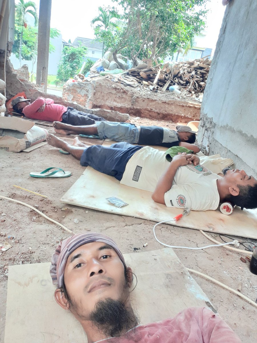 MasSuyatno1's tweet photo. @sudjiwotedjo Bgth Lucunya Kehidipan.

Hidup itu #Abadi (7_25=Reinkarnasi)
Dibumi ini Hidup, Mati, Di Bangkitkan

Mjd Lucu tdk pd #SADAR
Hari Gini msh jg blm pd #SADAR

Hahahahahahahahahaha
Hahahahahahahahahhaha
Hahahahahahahahahahaha

Nek ora pd #Sadar
Anu Kurang #Sajen

Lucu Nian Ye
Lucu
👌 https://t.co/ozQkVdihIy