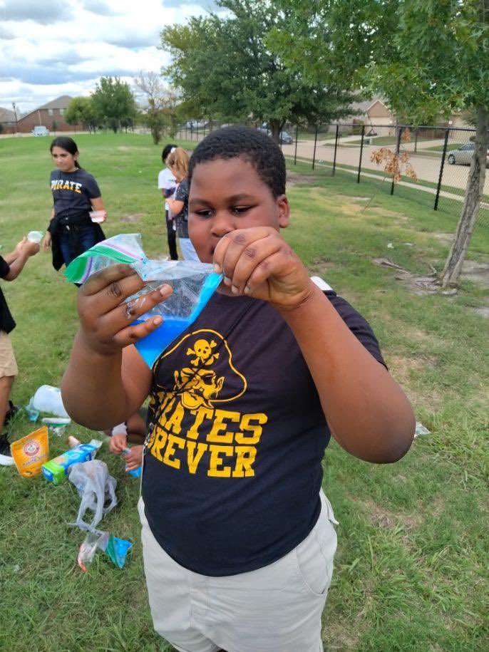 MallorieParks's tweet photo. A lot of amazing scientific methods happening in @OfficialCISD Scientist in the making!  @CisdCurriculum https://t.co/PTxaWrjle6