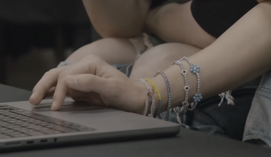 hellobbjini's tweet image. 19년 신촌팬싸때 급하게 만들어 간거여서 초라한데 아직도 잘 가지고 있네😊