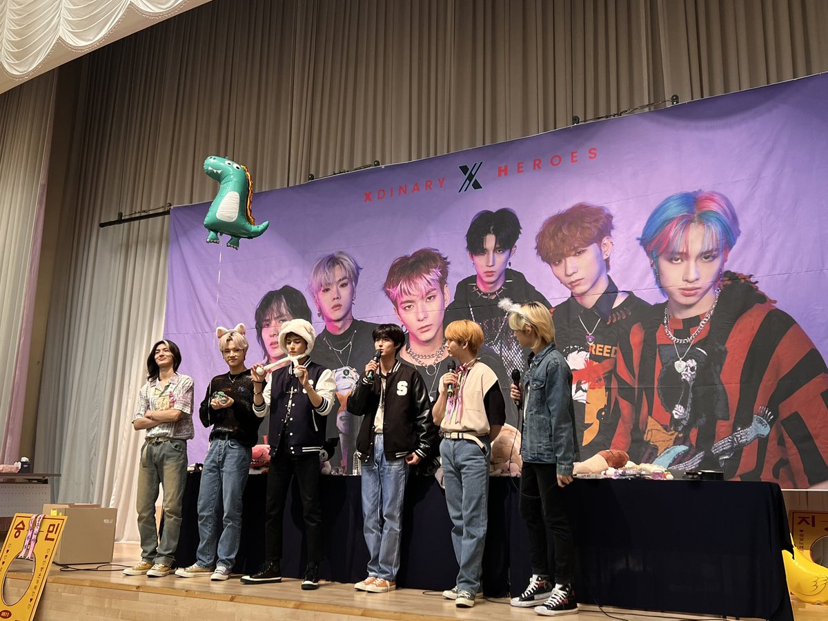 Junhans_doll's tweet photo. ODEHAN WORE JERSEY JACKET?! https://t.co/KkAZfea9Vo
