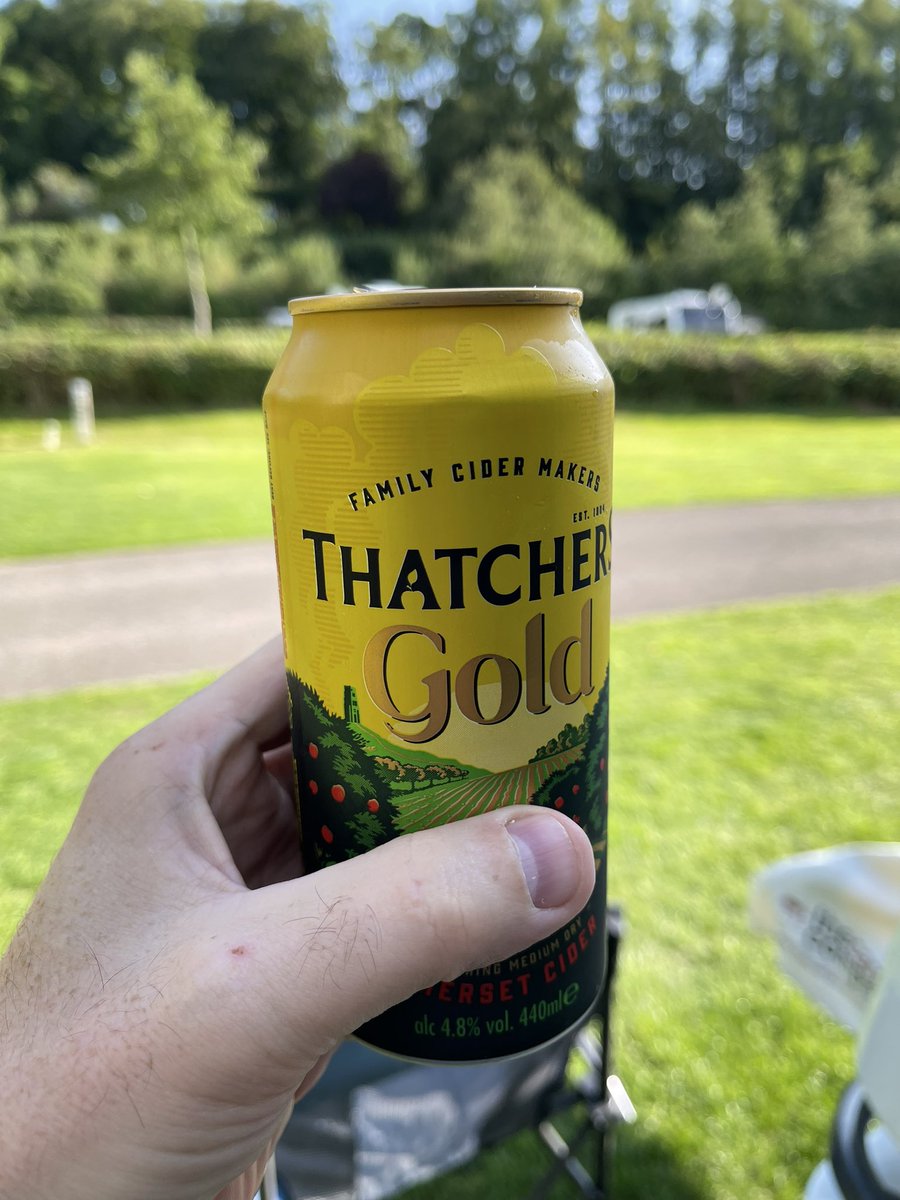 SnappyVanners's tweet photo. Cheers everyone! A lovely day today in Lynton and Lymouth. Pics to follow! #cider #thatchersgold @candmclub #exebridge #lakeside https://t.co/xM1kbzURXO