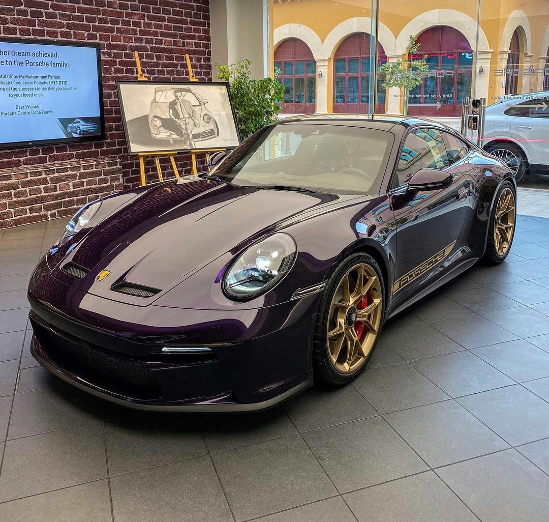PorscheCIub's tweet photo. Paint-to-Sample Viola Metallic 992 GT3 Touring https://t.co/RSNNOnfE87