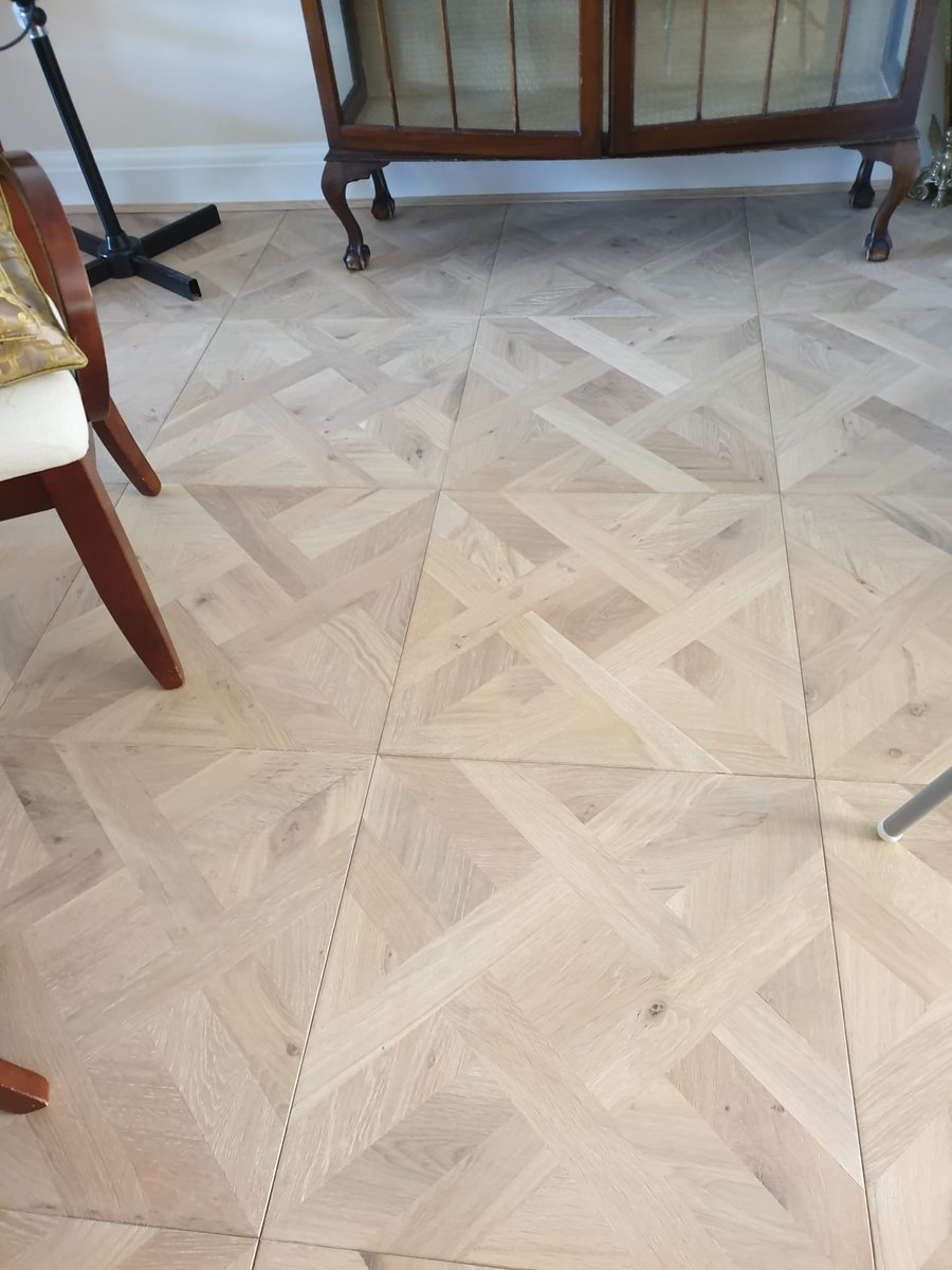 jiang07030615's tweet photo. The precision-engineered European oak strips are a modern take on the classic Versailles flooring in France Place👏🔥

#maxzara #maxzaraflooring #parquetflooring #versaillespanelflooring #beautifulfloors #interiordesign #designinspiration  #homedecor #designbuild https://t.co/whfDp1ZMaZ