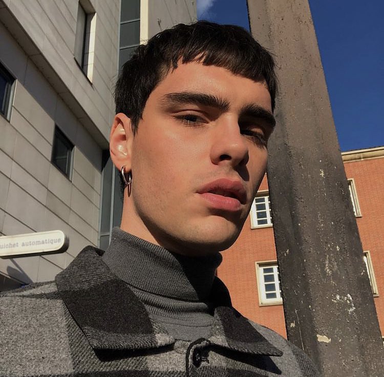 ㅤ
ㅤ                          ——— <a href="/vodkaIiar/">lev.</a> 
ㅤ        si no hay oro negra no sonrío.