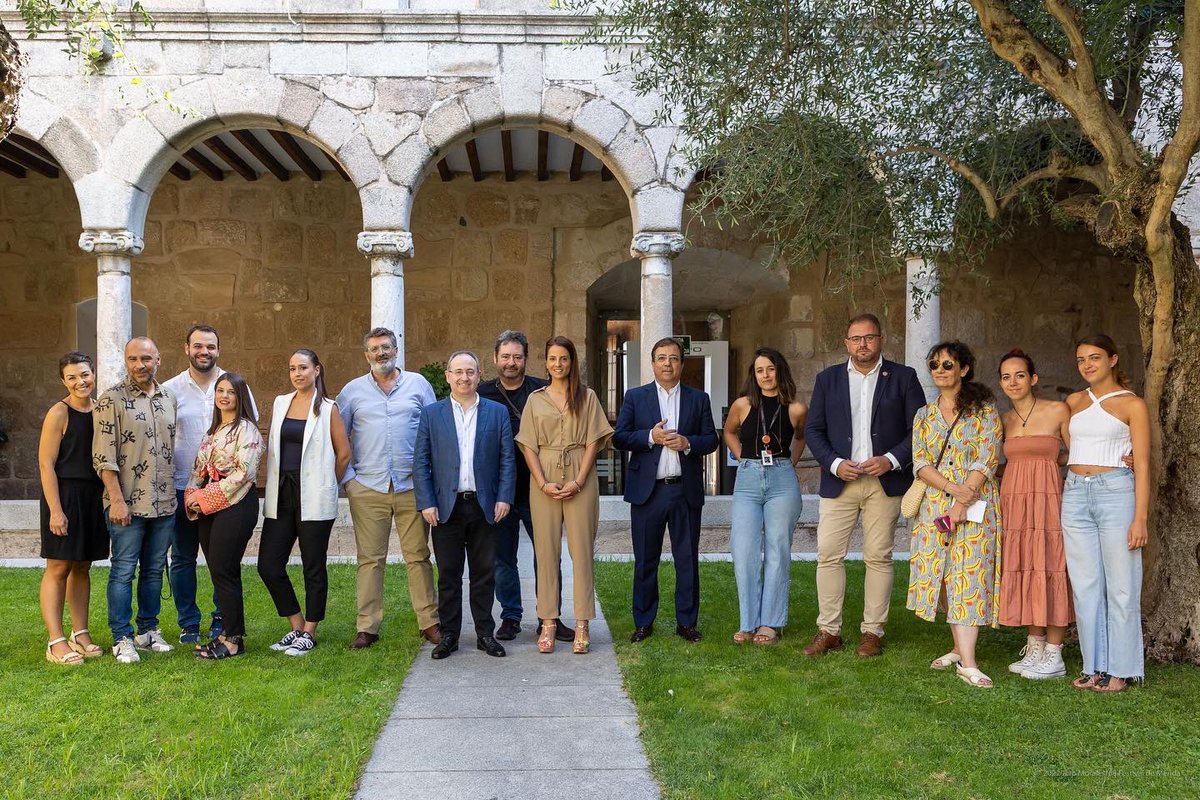 Festival_Merida's tweet photo. 🟠🎭 #Merida68 cierra con 147.053 asistentes y un superávit de 225.000 euros
Aquí un #resumen en #fotos de la #RuedaddePrensa de #balance 👏
#FestivaldeMerida #Festival #Merida #TeatroRomano #teatro #balance #cierre https://t.co/rPxRtNH18P
