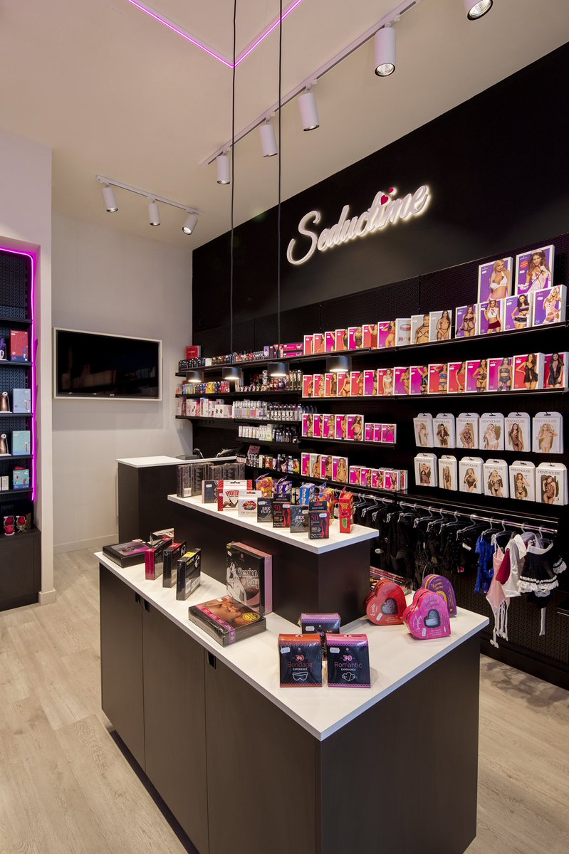 Seductime1's tweet photo. New Look! Así de bonita luce nuestra boutique erótica en #centrocomercialSplau 
#ErotismoPuro #erotisme #jugueteseroticos #lhospitalet #barcelona https://t.co/XiuphpyBVx