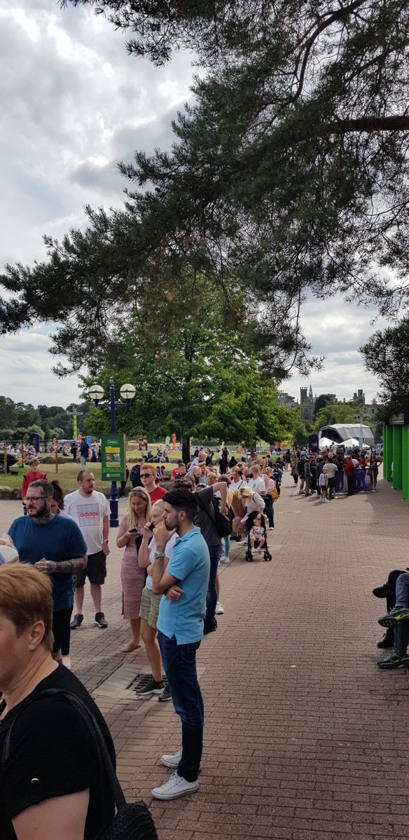 gurugardner's tweet photo. Waiting in the massive queue for customer services @altontowers It's the only queue as no rides working &amp; cannot buy lunch as no card machines working https://t.co/OKXK0vCtB0