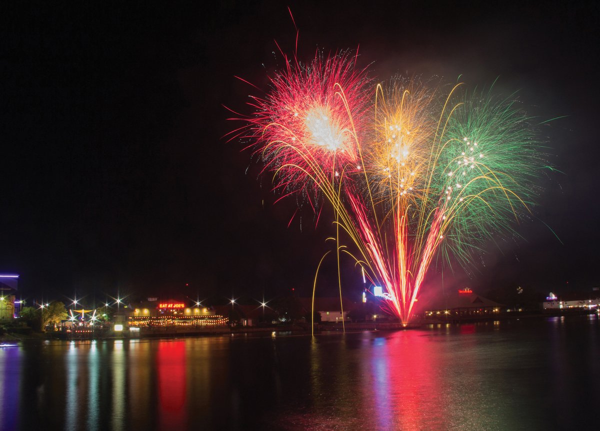 BroadwayatBeach's tweet photo. It's Fireworks night!! Make sure to come at 10 p.m. for the show (weather permitting) 🎇🎆 https://t.co/cRSAOrOtrC